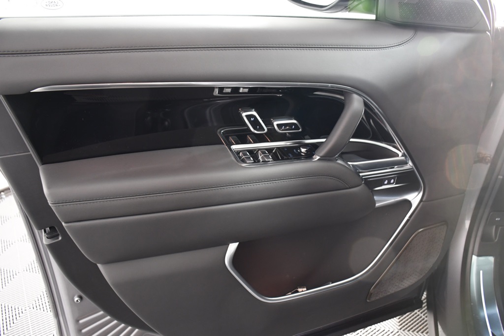 2025 Land Rover Range Rover Autobiography photo 14