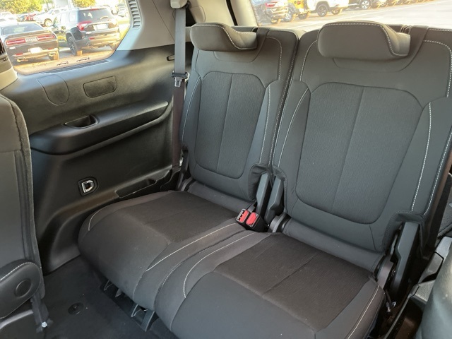2023 Jeep Grand Cherokee Laredo photo 15