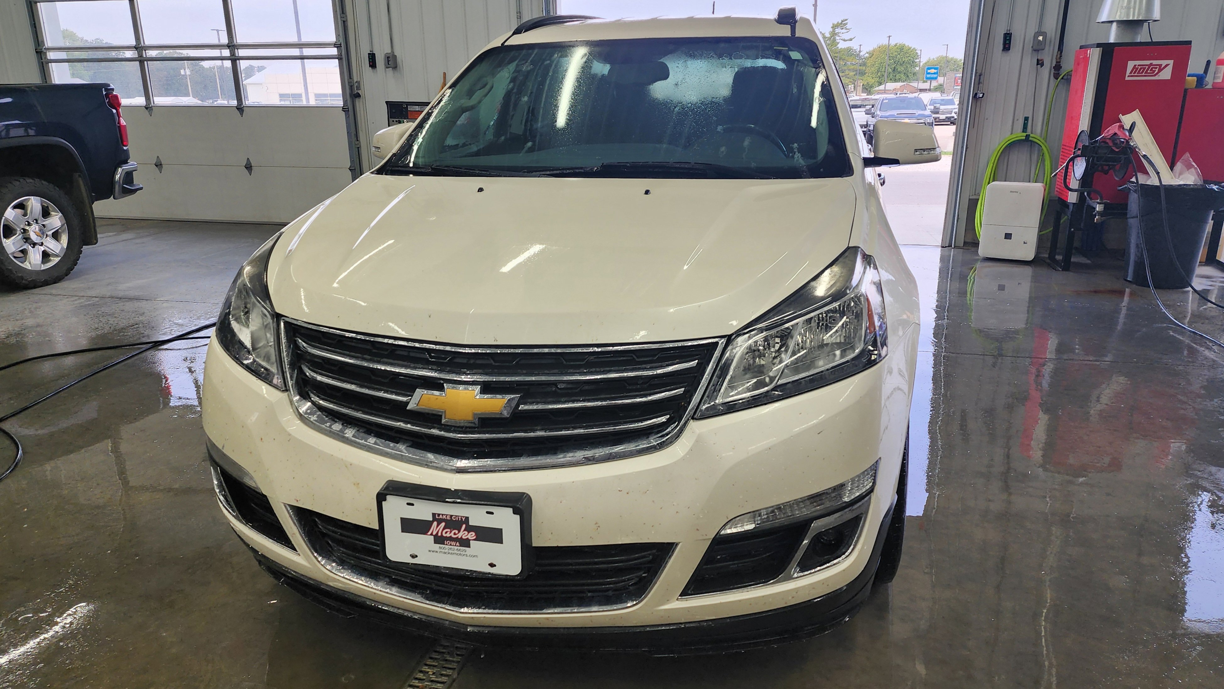 Used 2015 Chevrolet Traverse 1LT with VIN 1GNKVGKD4FJ334528 for sale in Lake City, IA