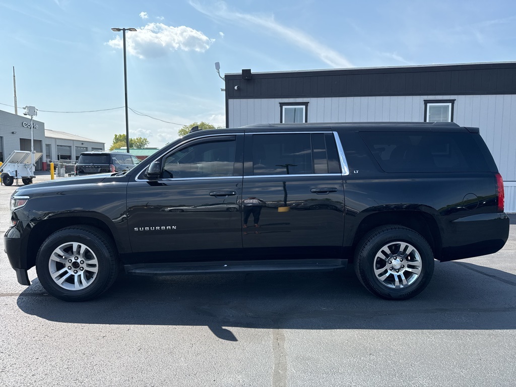 2017 Chevrolet Suburban LT photo 6