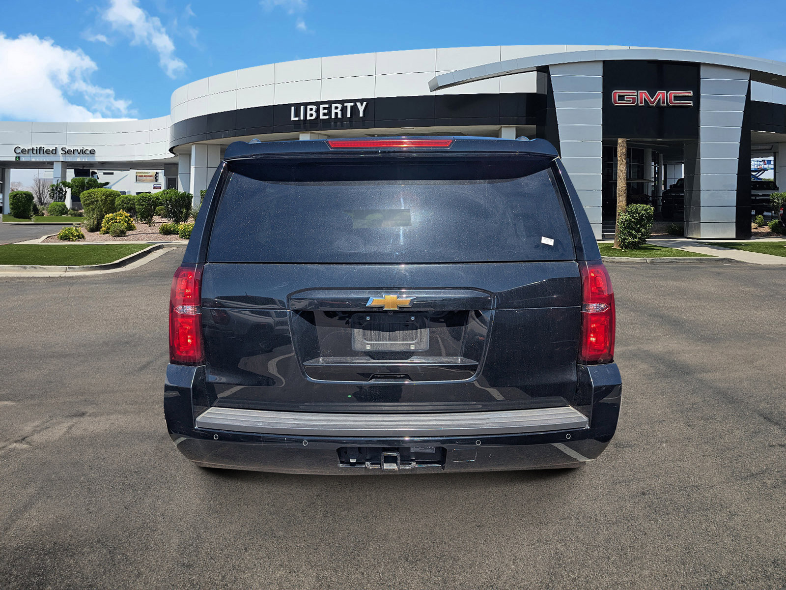 2020 Chevrolet Suburban LT photo 2