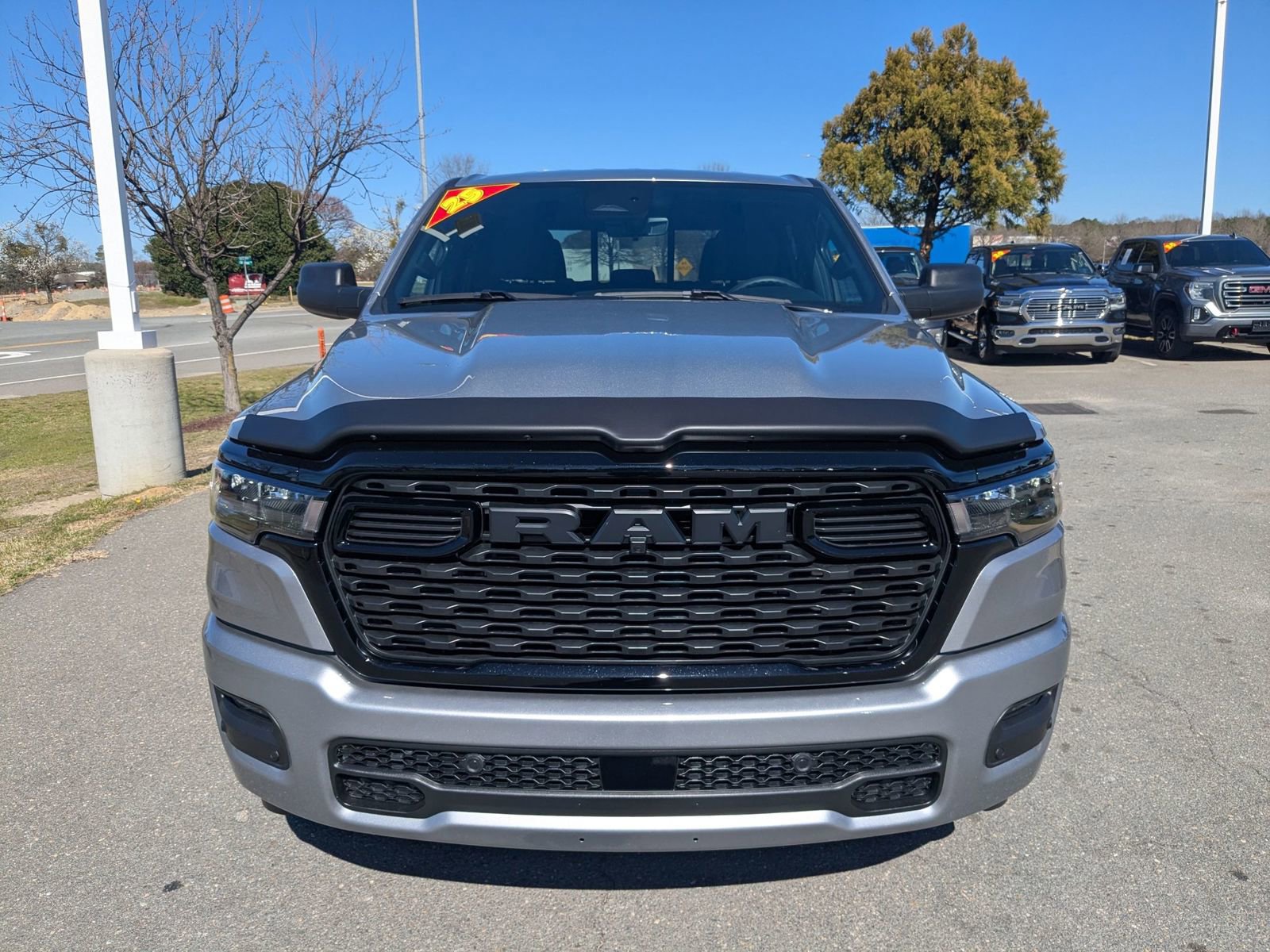 2025 Ram 1500 Tradesman photo 2