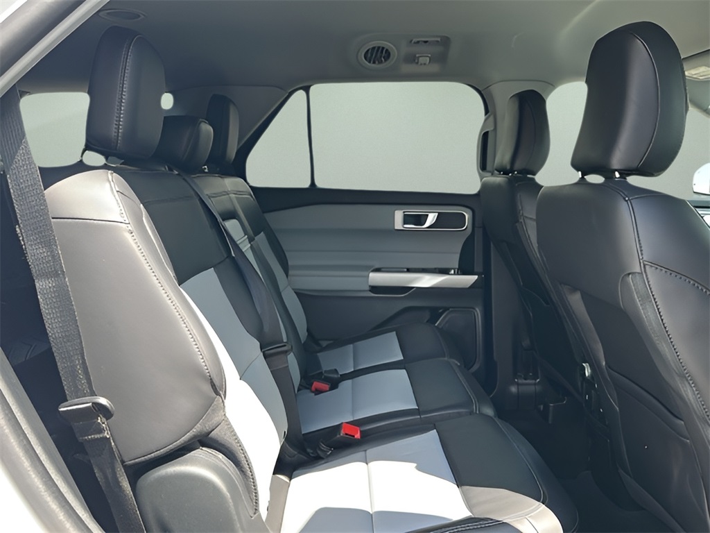 2023 Ford Explorer XLT photo 17