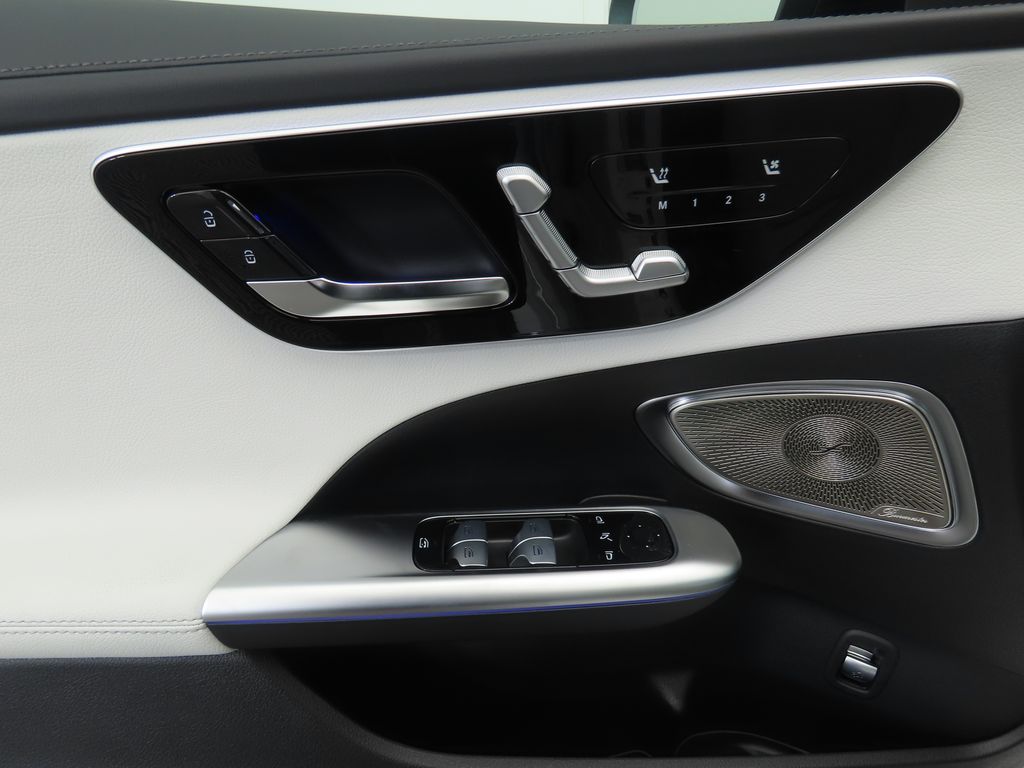 2025 Mercedes Benz C 300 photo 24