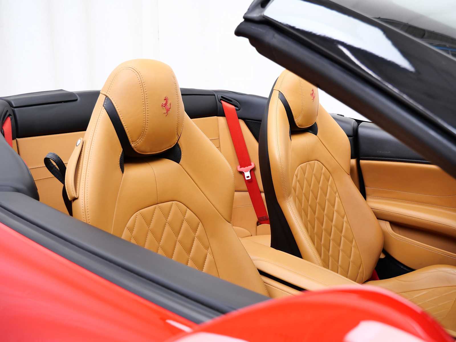 2017 Ferrari California T photo 14
