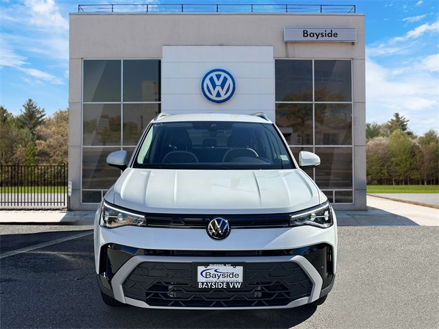 2025 Volkswagen Taos SE photo 3