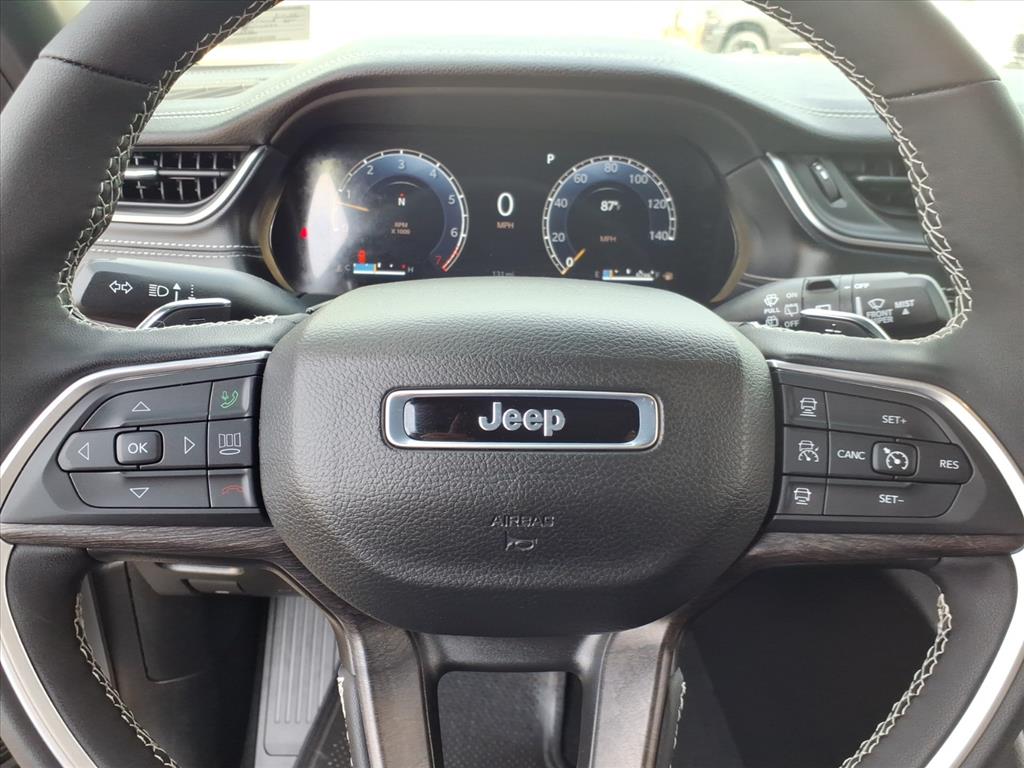 2025 Jeep Grand Cherokee Limited photo 9