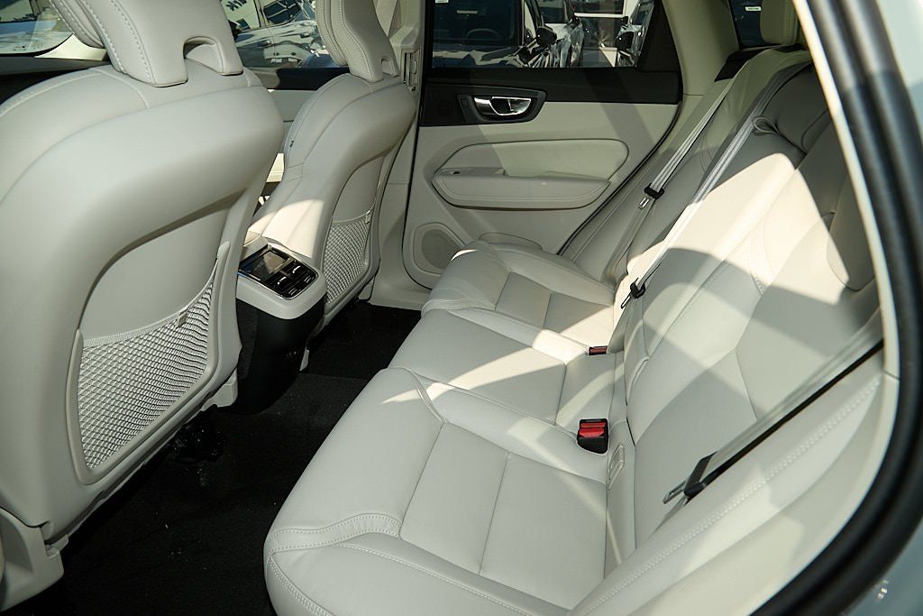 2026 VOLVO XC60 - Image 20