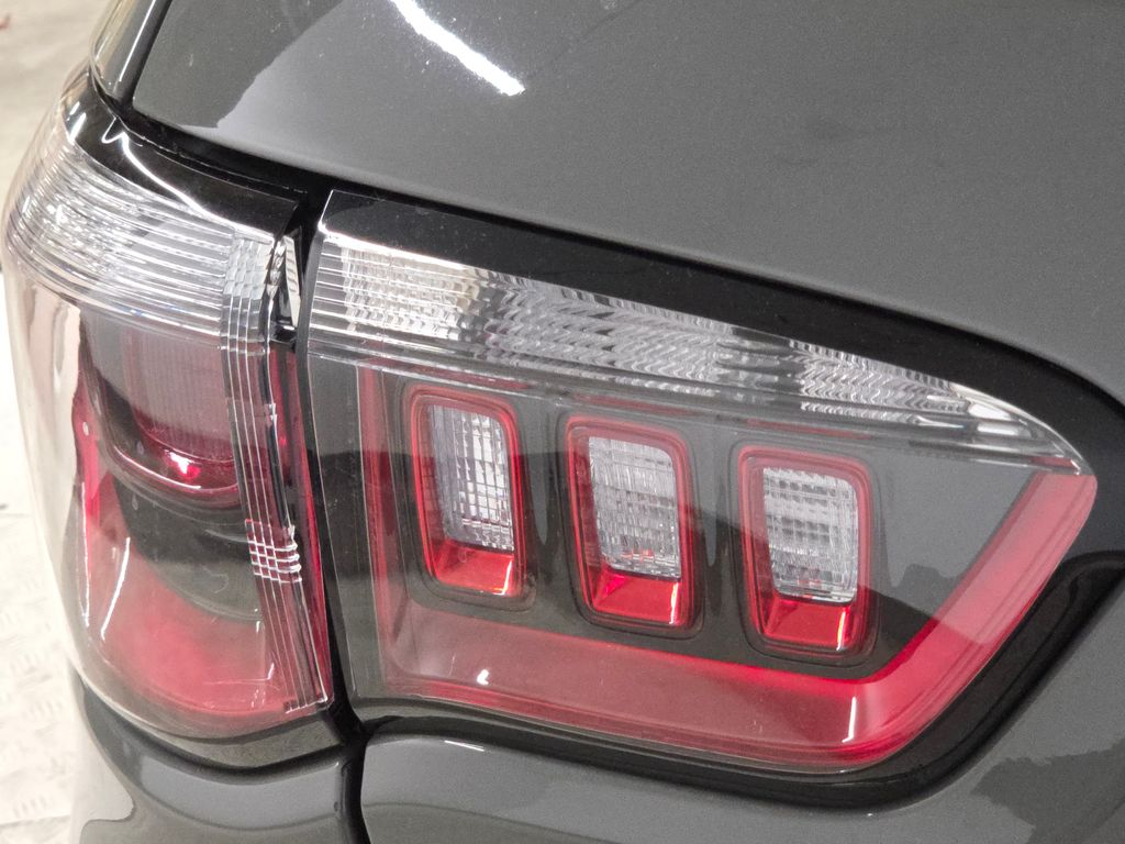 2022 Jeep Compass Limited photo 12