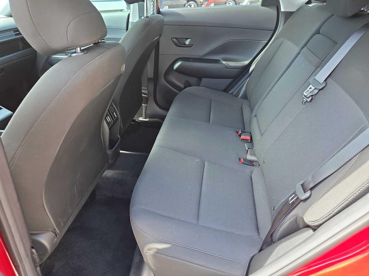 2025 Hyundai Kona SEL photo 17
