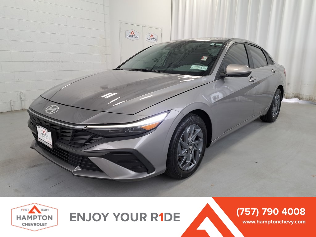 2024 Hyundai Elantra SEL's photo