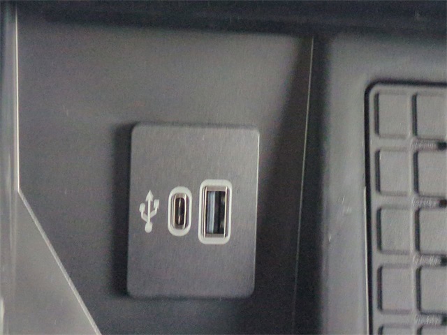 2025 Ford F-150 Lariat photo 21