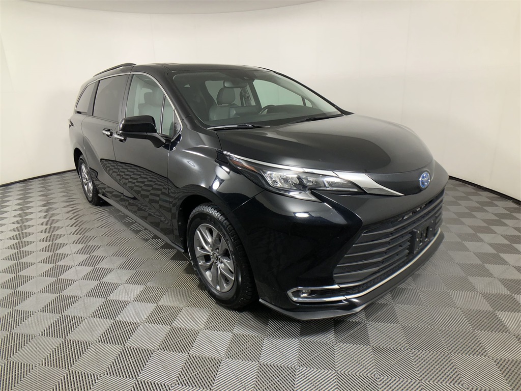 2024 Toyota Sienna XLE photo 4