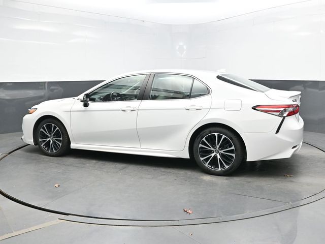 2020 Toyota Camry SE photo 4