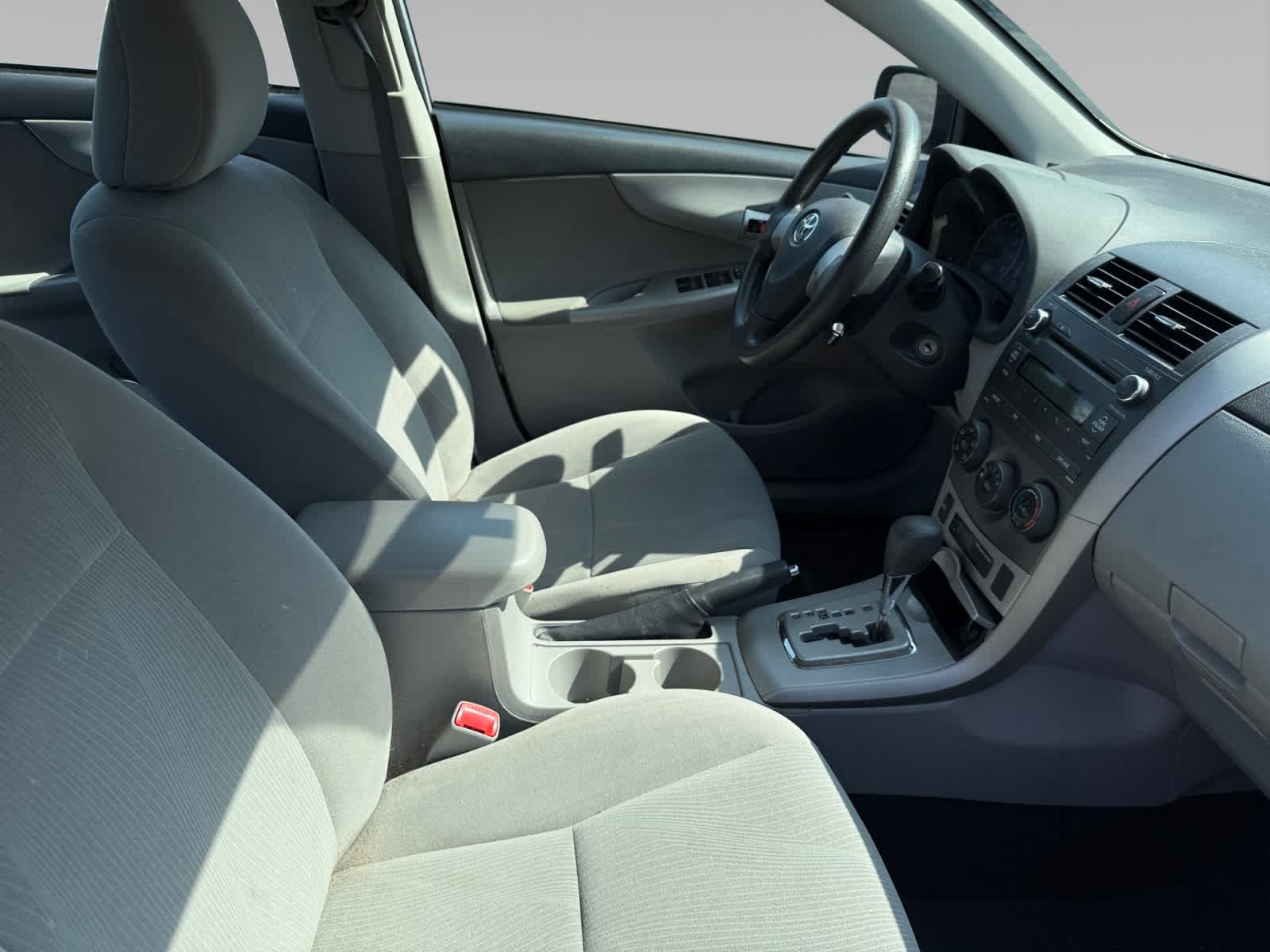 2011 Toyota Corolla LE photo 15