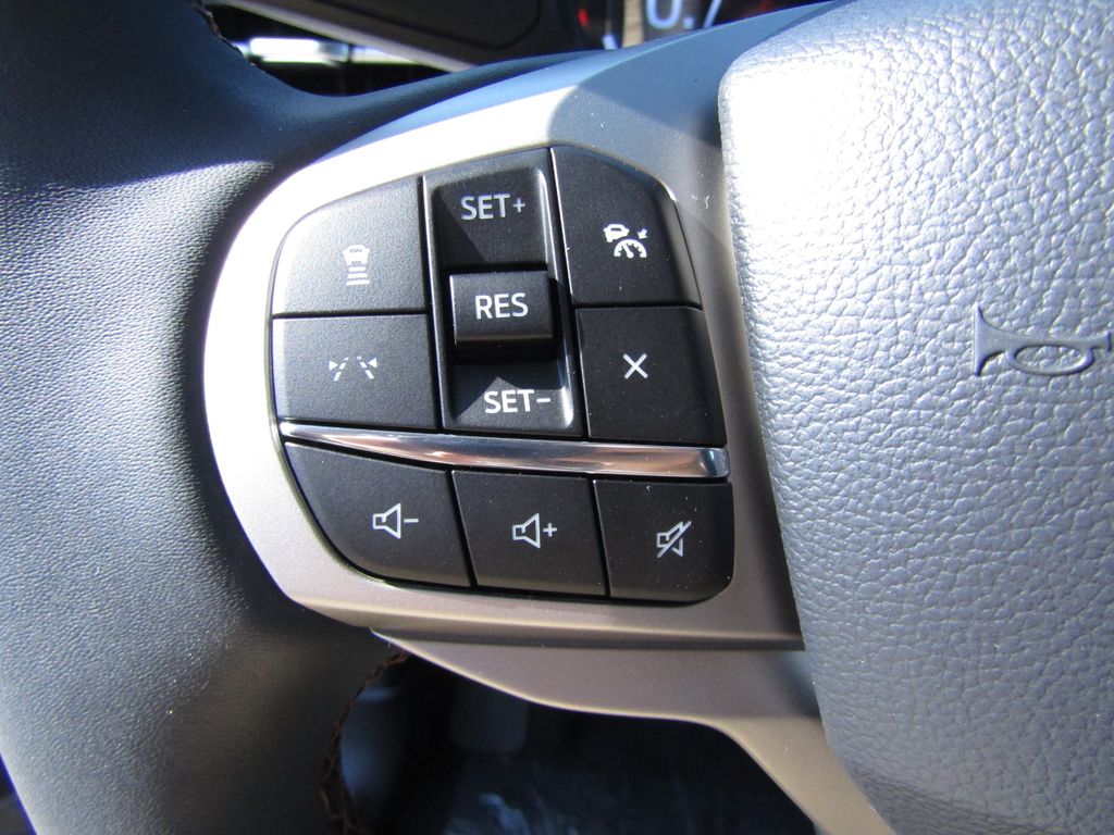 2025 Ford Explorer photo 18