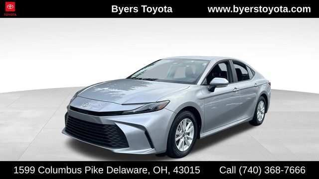 2025 Toyota Camry LE's photo