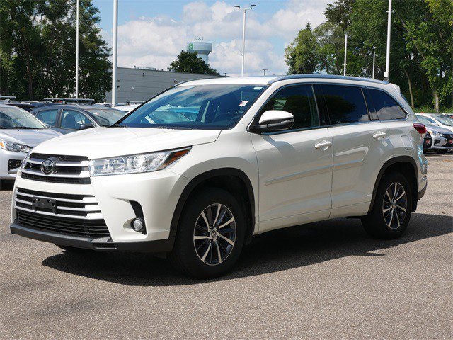 2017 Toyota Highlander XLE photo 2