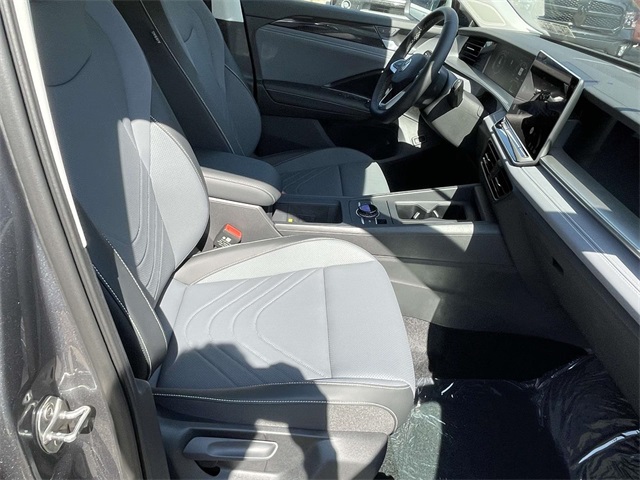 2025 Volkswagen Tiguan SE photo 14