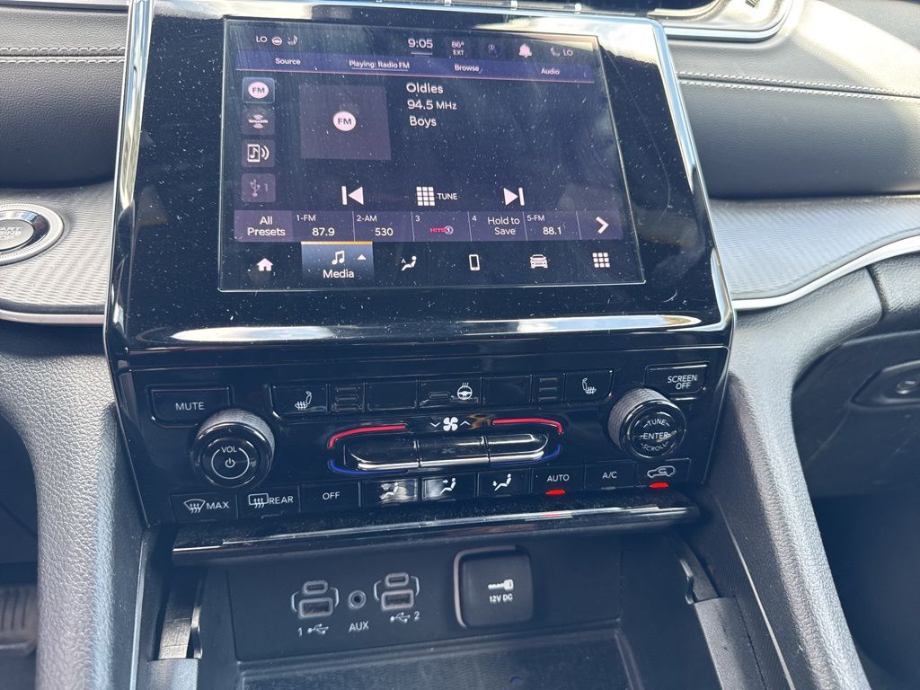 2023 Jeep Grand Cherokee Altitude photo 12