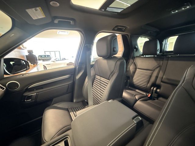 2025 Land Rover Discovery SE photo 3