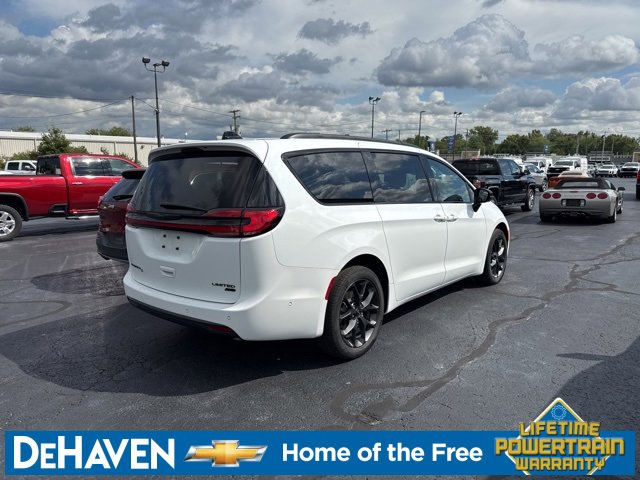 2023 Chrysler Pacifica Limited photo 4