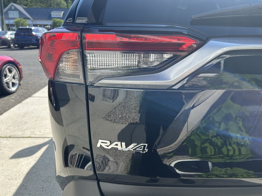 2023 Toyota RAV4 Hybrid Limited photo 3