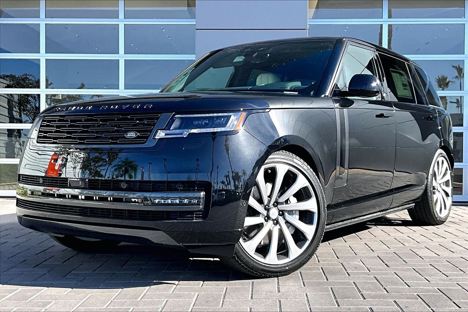 2025 Land Rover Range Rover SE's photo