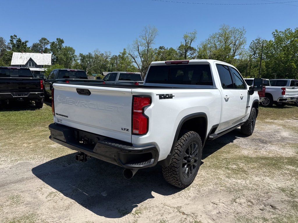 2025 Chevrolet Silverado 2500HD LTZ photo 4
