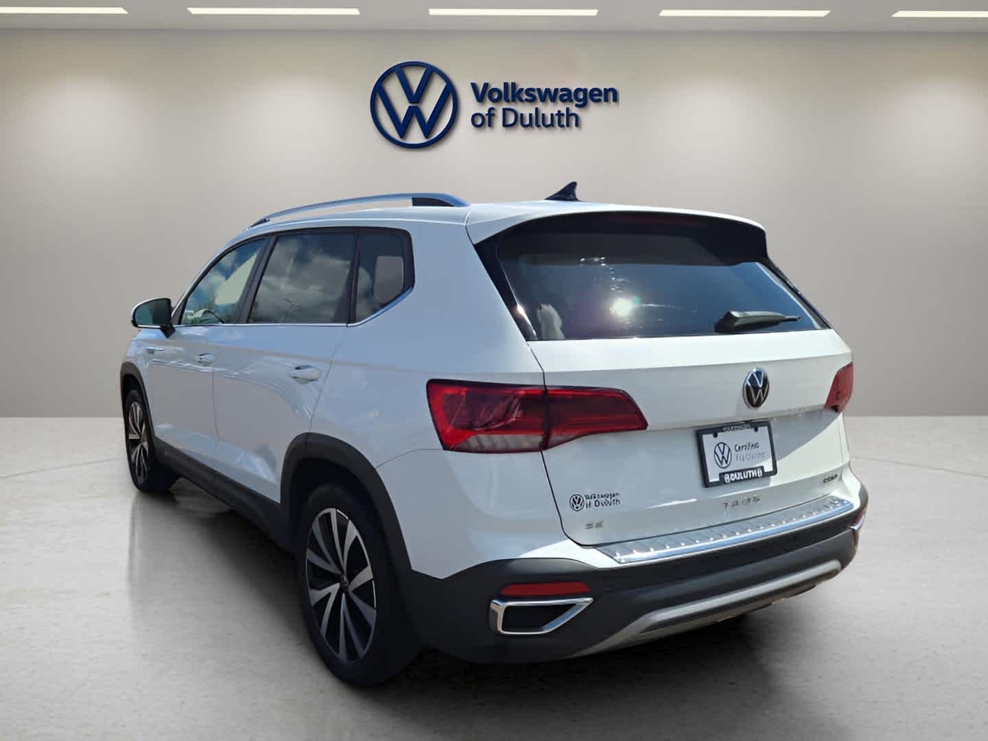 2022 Volkswagen Taos SE photo 2