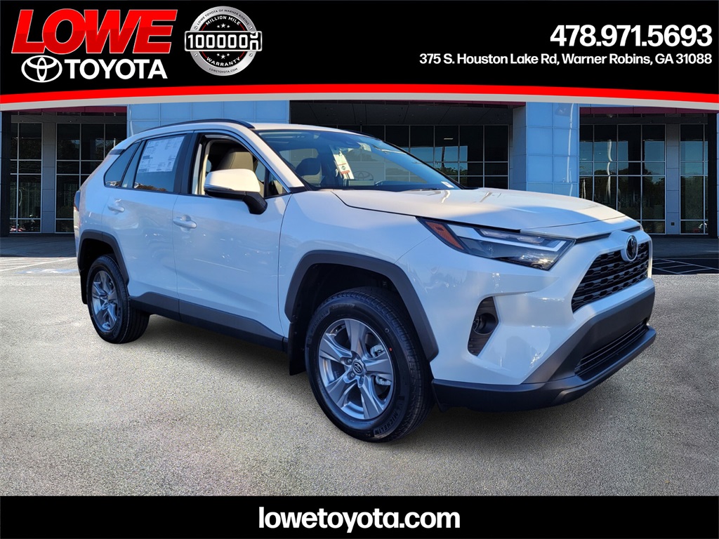2025 Toyota RAV4 XLE's photo