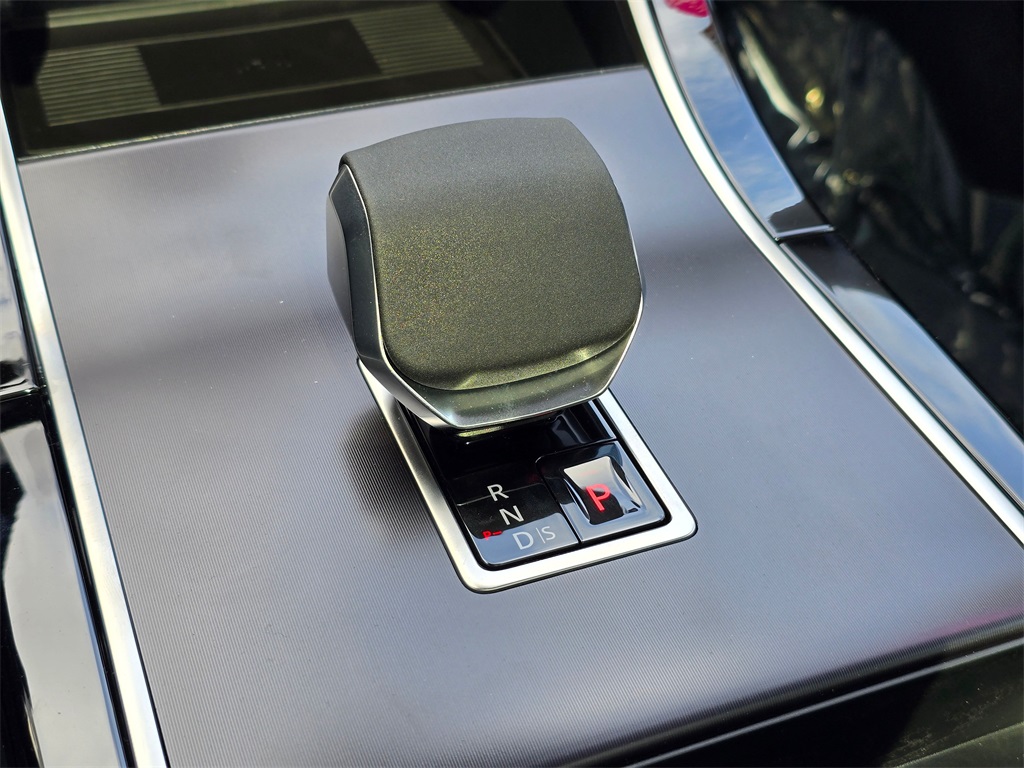 2026 Land Rover Range Rover Evoque Dynamic SE photo 13