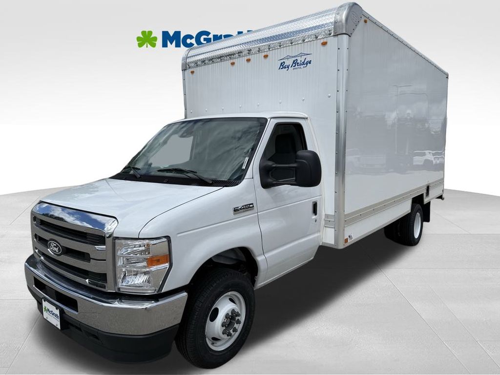 2026 Ford E-Series Cutaway Base's photo