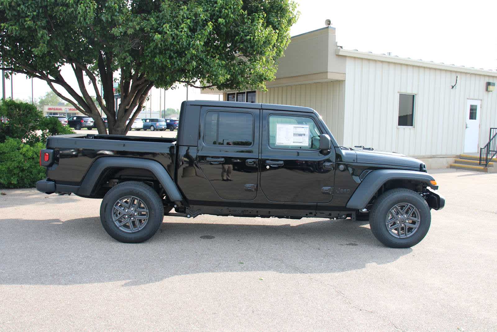 2025 Jeep Gladiator Sport S photo 3