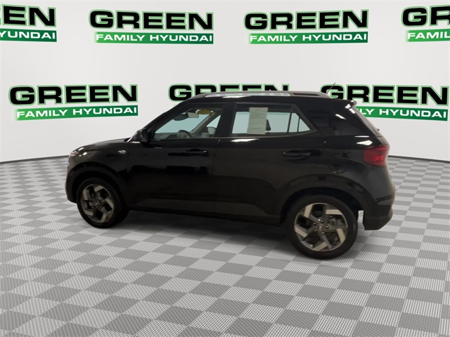 2025 Hyundai Venue SEL photo 11