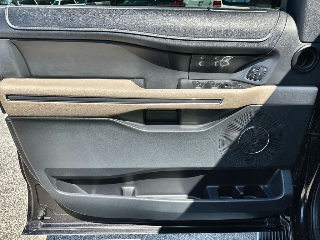 2022 Ford Expedition XLT MAX photo 21