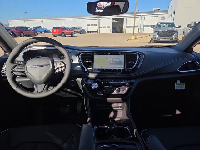 2026 Chrysler Pacifica Limited photo 4