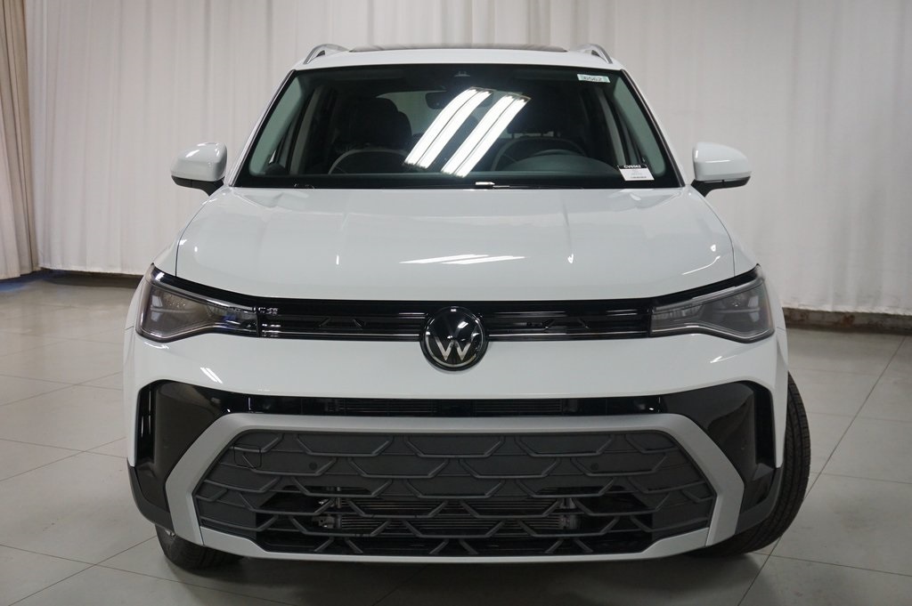2025 Volkswagen Taos SE photo 4