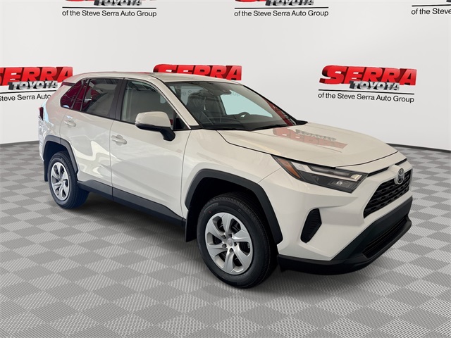2025 Toyota RAV4 LE's photo