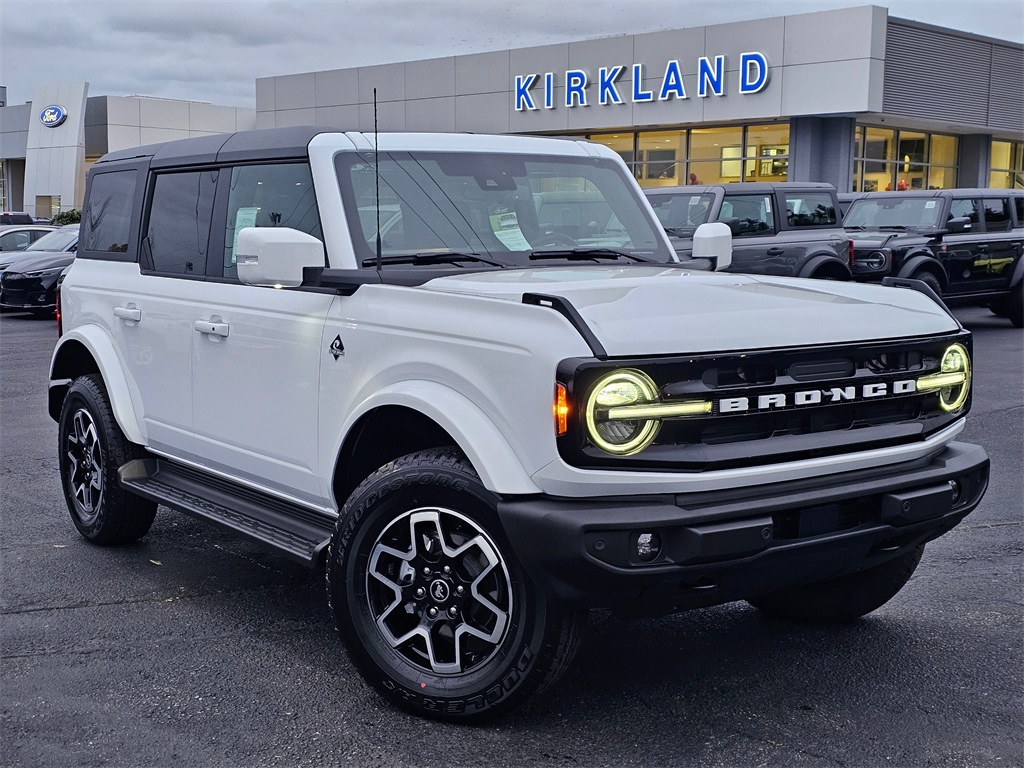 2025 Ford Bronco 4-Door Outer Banks's photo