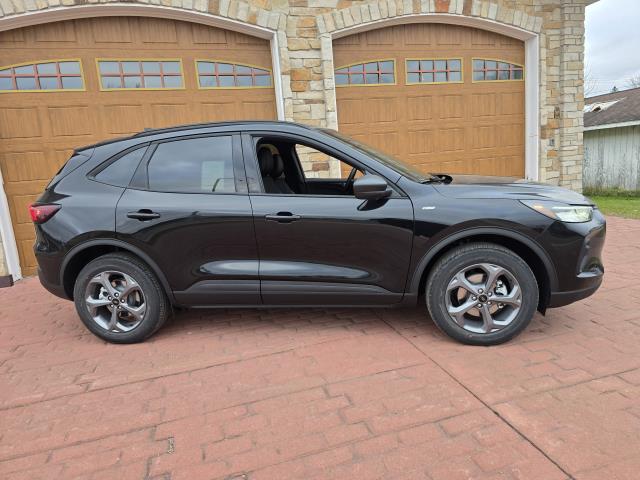 2026 Ford Escape ST-Line photo 2