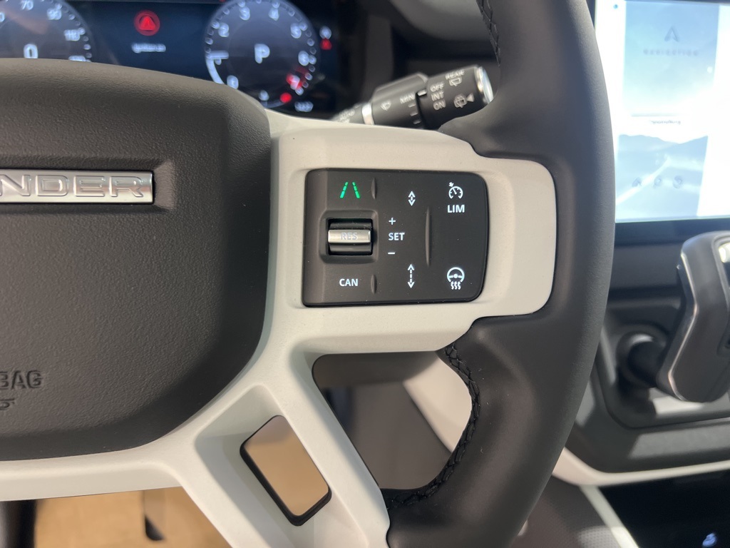 2025 Land Rover Defender 110 S photo 13