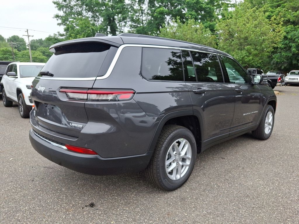 2025 Jeep Grand Cherokee Laredo X photo 4