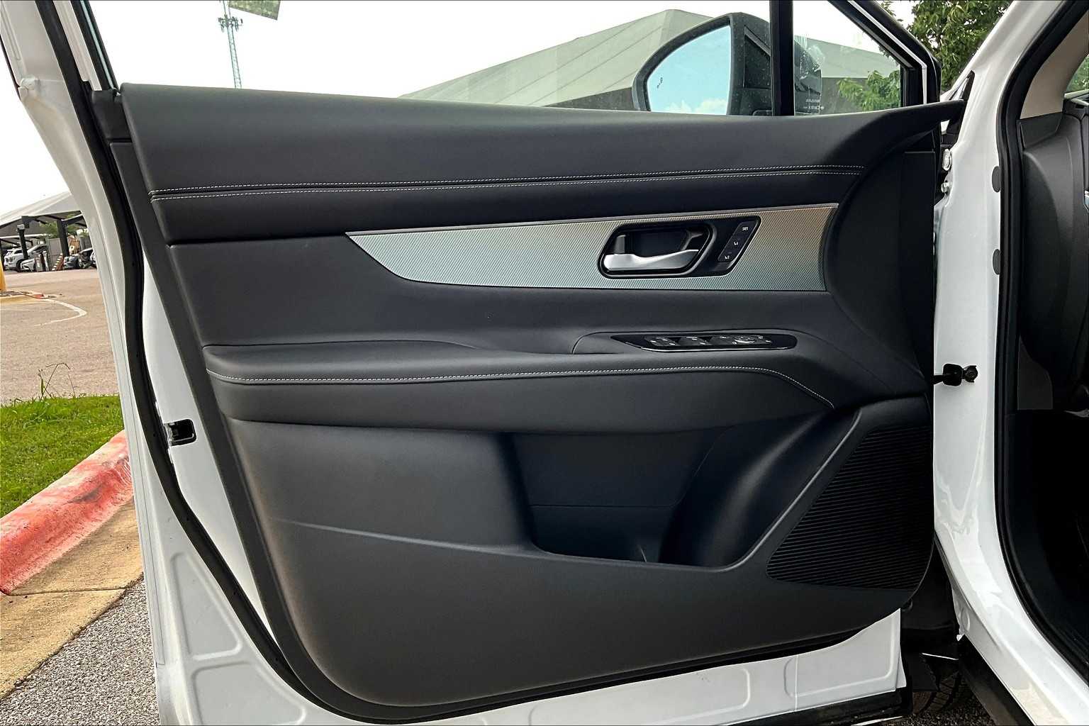 2025 Nissan Murano SL photo 13