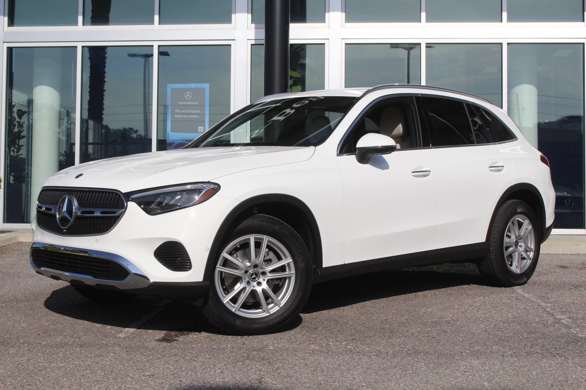 2025 Mercedes Benz GLC 300 photo 2