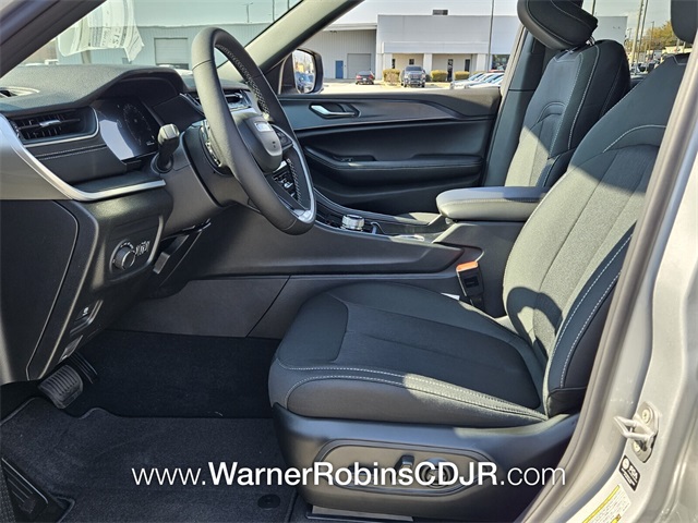 2025 Jeep Grand Cherokee Laredo X photo 4