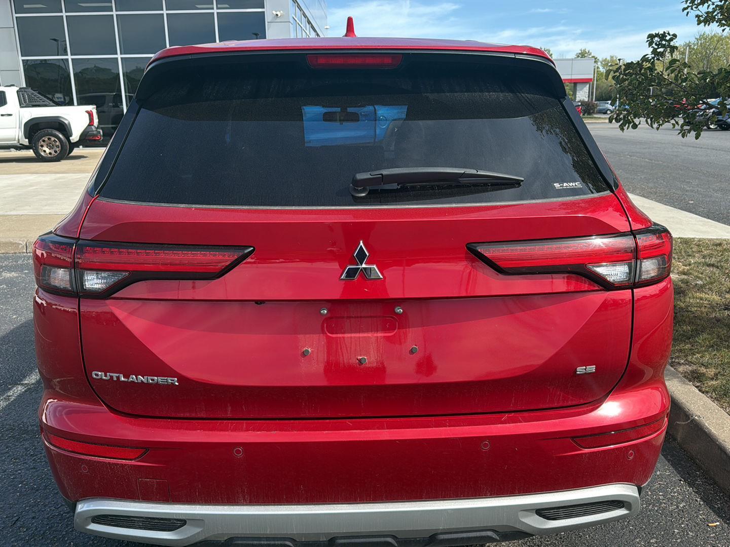 2024 Mitsubishi Outlander SE photo 4