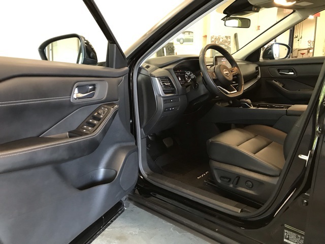 2024 Nissan Rogue SV photo 9