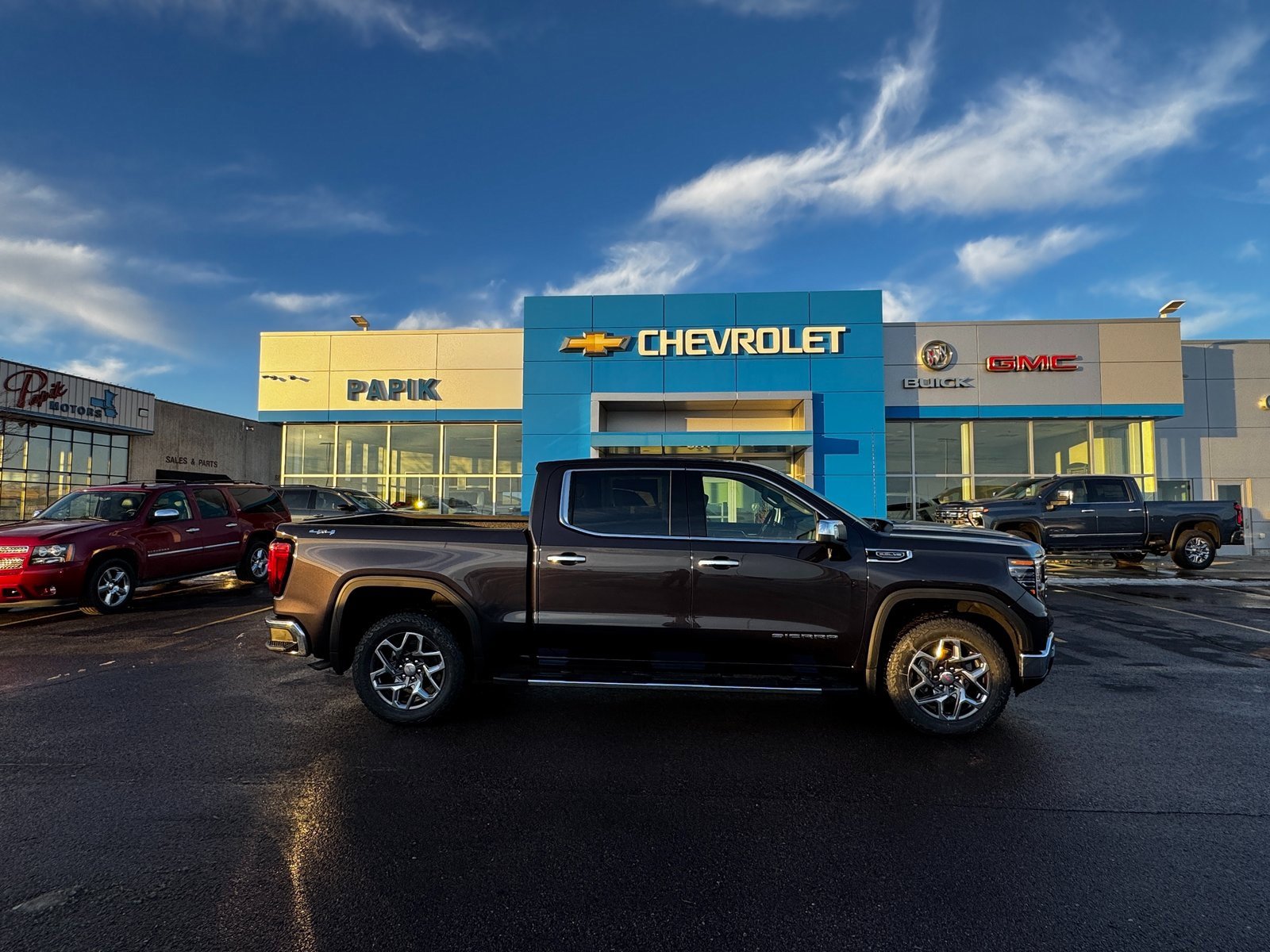 2026 GMC Sierra 1500 SLT's photo