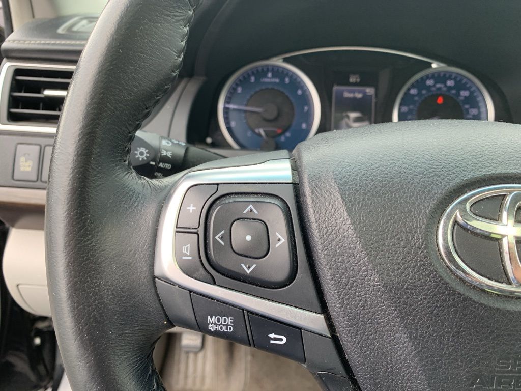 2015 Toyota Camry XLE photo 13